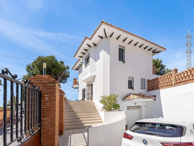 Villa for Sale in Benalmadena, Malaga 1