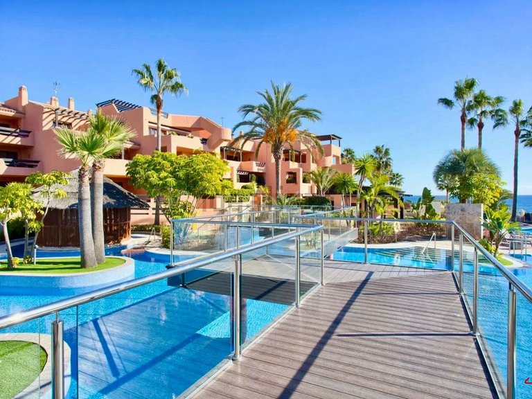 Apartment for Sale in New Golden Mile, Malaga 1