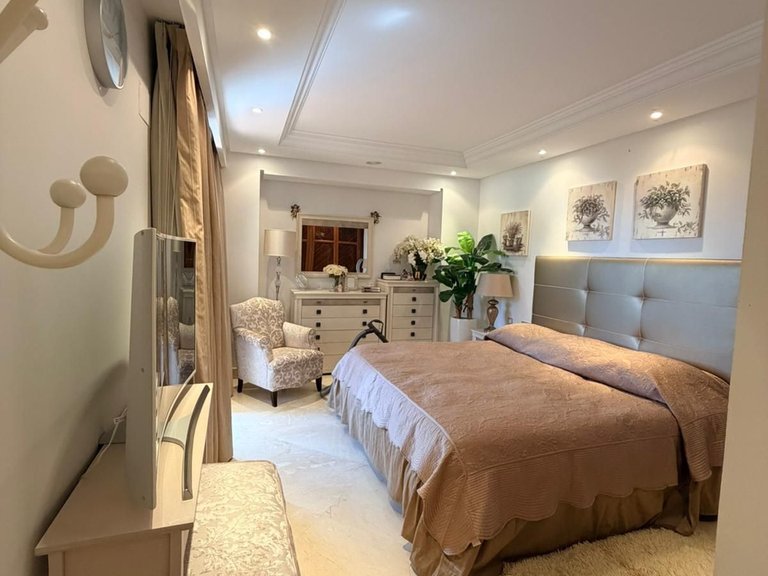 Apartment for Sale in New Golden Mile, Malaga 10