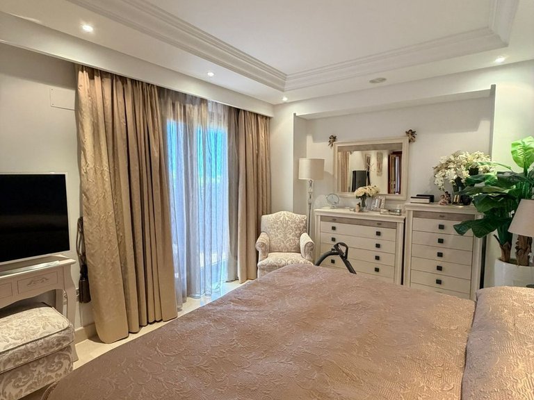 Apartment for Sale in New Golden Mile, Malaga 11