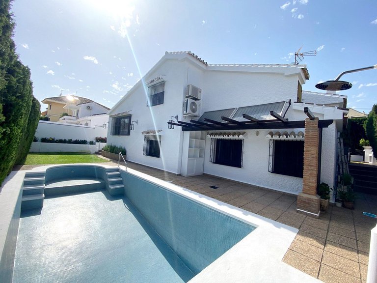 Villa for Sale in Fuengirola, Malaga 1