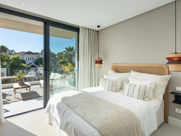 Villa for Sale in Nueva Andalucía, Malaga 15