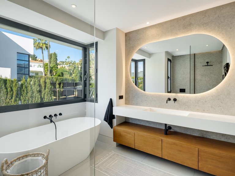Villa for Sale in Nueva Andalucía, Malaga 16
