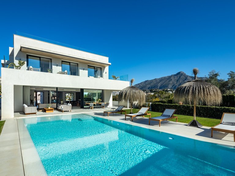 Villa for Sale in Nueva Andalucía, Malaga 30