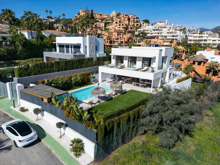 Villa for Sale in Nueva Andalucía, Malaga 31