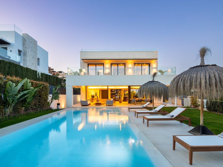 Villa for Sale in Nueva Andalucía, Malaga 8