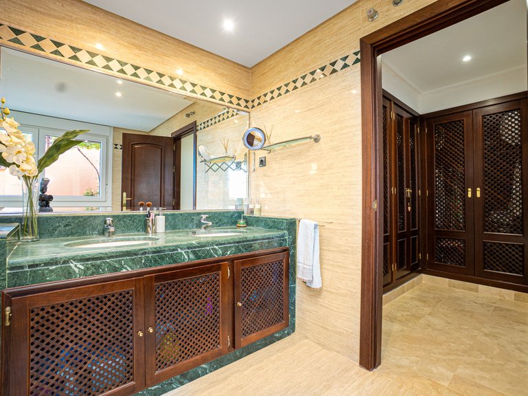 Apartment for Sale in Marbella, Malaga 15
