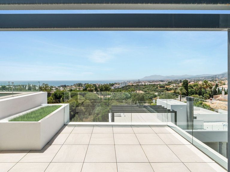 Villa for Sale in Río Real, Malaga 1