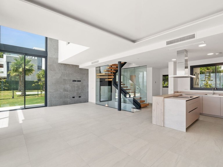 Villa for Sale in Río Real, Malaga 3