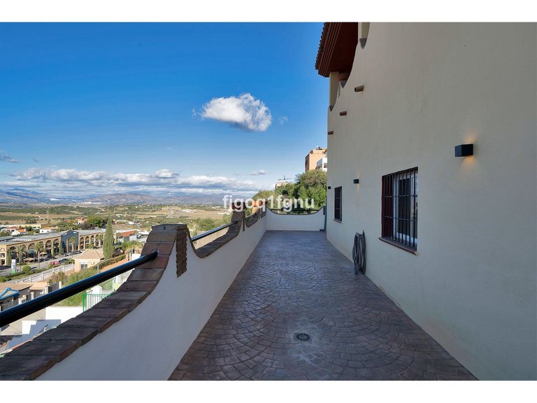 Villa for Sale in Coín, Malaga 11