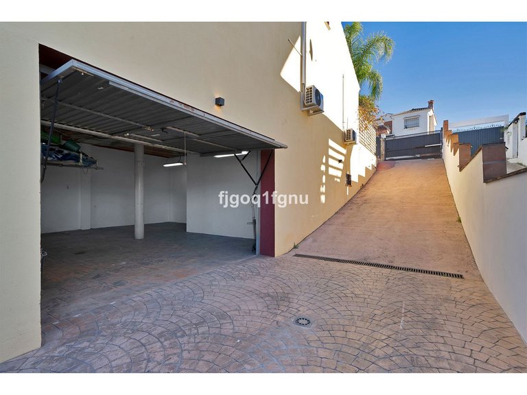 Villa for Sale in Coín, Malaga 12