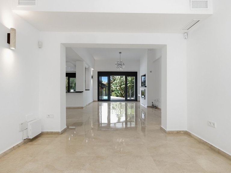 Villa for Sale in El Rosario, Malaga 12