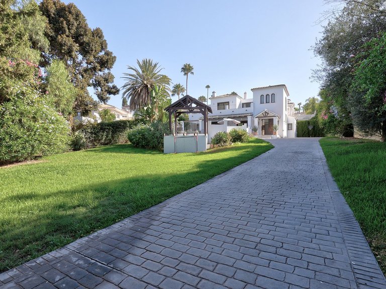 Villa for Sale in El Rosario, Malaga 2