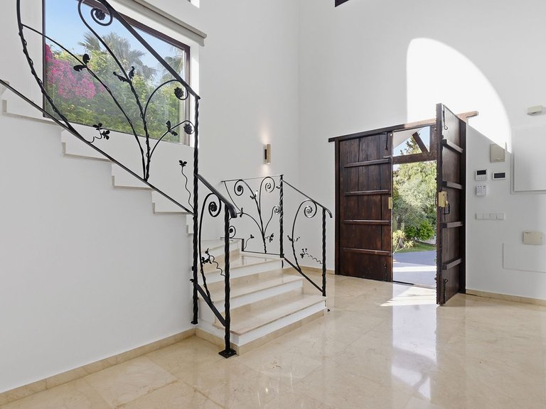 Villa for Sale in El Rosario, Malaga 23