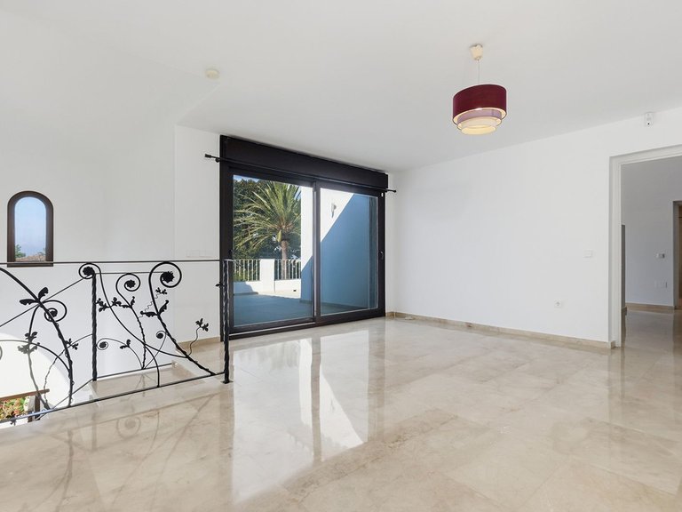 Villa for Sale in El Rosario, Malaga 25