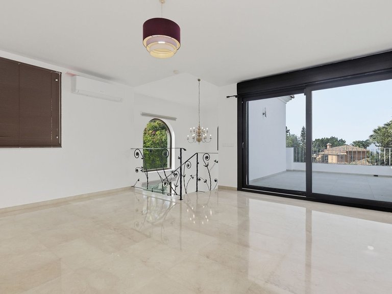 Villa for Sale in El Rosario, Malaga 28