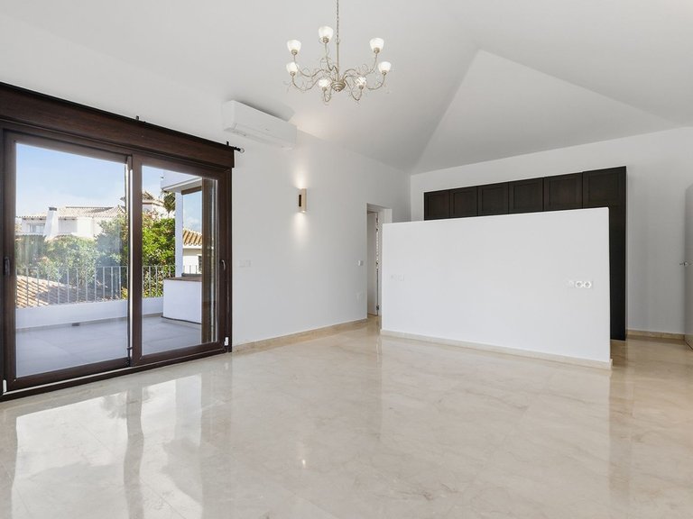 Villa for Sale in El Rosario, Malaga 30
