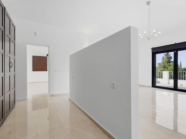 Villa for Sale in El Rosario, Malaga 32