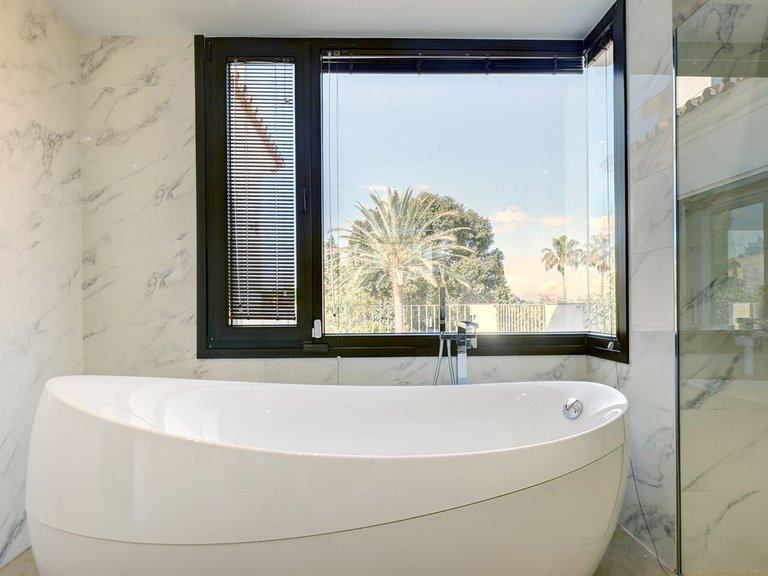 Villa for Sale in El Rosario, Malaga 37