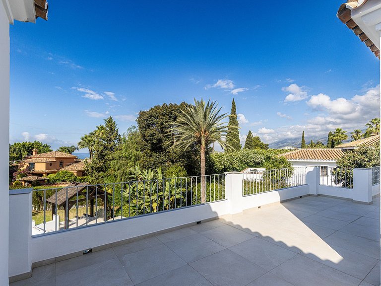 Villa for Sale in El Rosario, Malaga 38
