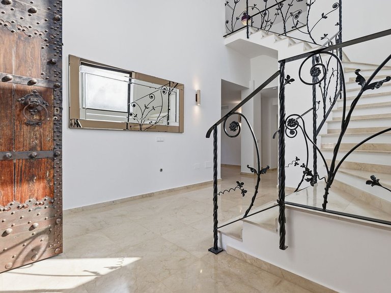 Villa for Sale in El Rosario, Malaga 4