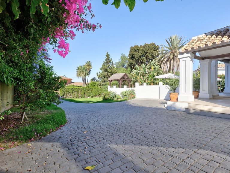 Villa for Sale in El Rosario, Malaga 52