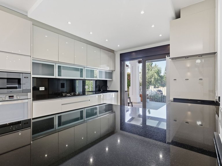 Villa for Sale in El Rosario, Malaga 6