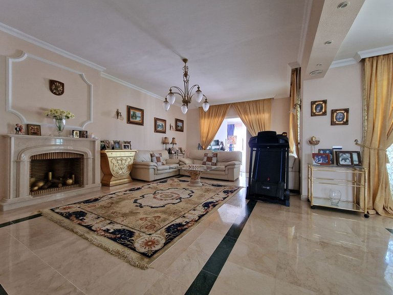 Villa for Sale in Guadalmina Baja, Malaga 11