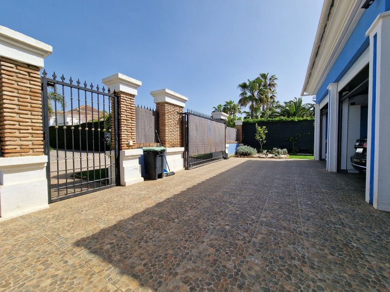 Villa for Sale in Guadalmina Baja, Malaga 24