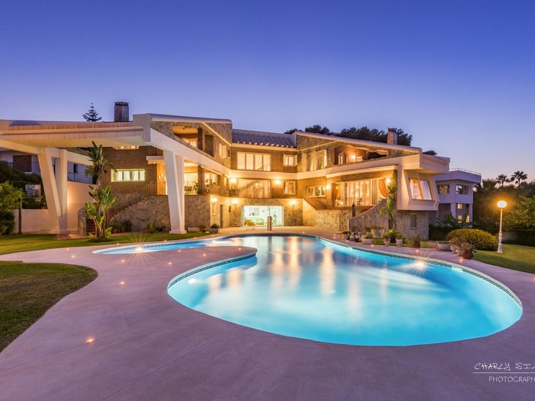 Villa for Sale in Churriana, Malaga 1