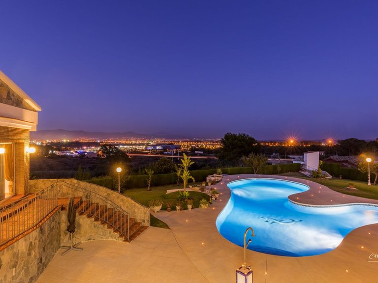 Villa for Sale in Churriana, Malaga 2