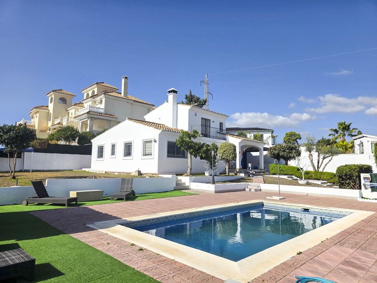 Villa for Sale in Estepona, Malaga 2