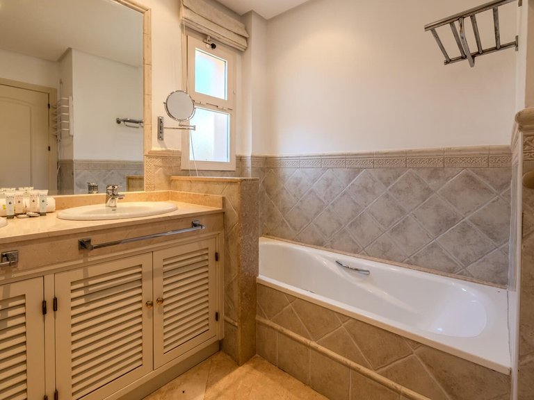 Apartment for Sale in La Mairena, Malaga 17