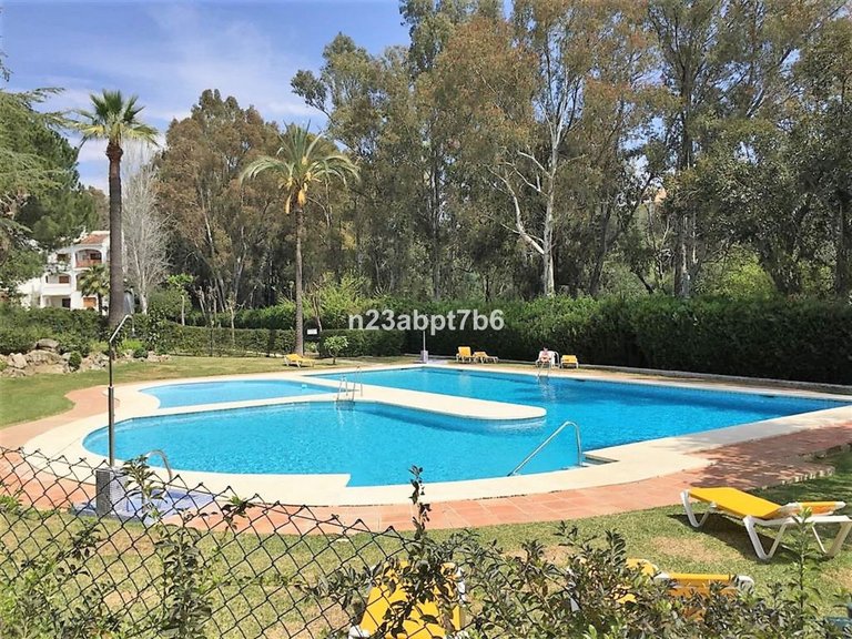Apartment for Sale in Nueva Andalucía, Malaga 18