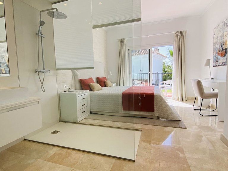 Apartment for Sale in El Paraiso, Malaga 15