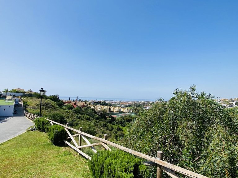 Apartment for Sale in El Paraiso, Malaga 25