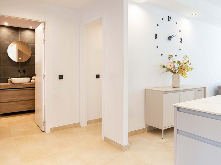 Apartment for Sale in Nueva Andalucía, Malaga 20