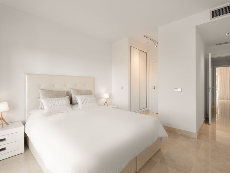 Apartment for Sale in Los Almendros, Malaga 14