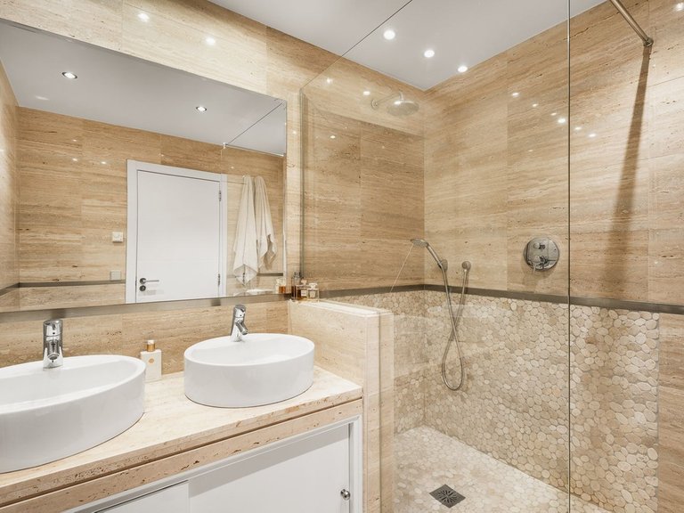 Apartment for Sale in Los Almendros, Malaga 15