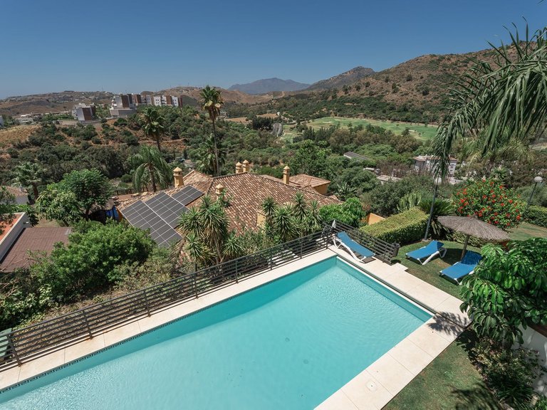 Apartment for Sale in Los Almendros, Malaga 2
