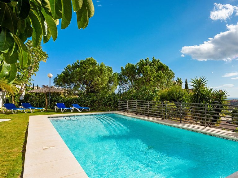 Apartment for Sale in Los Almendros, Malaga 21
