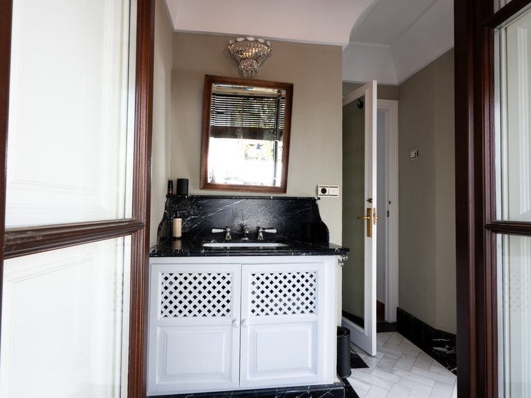 Villa for Sale in The Golden Mile, Malaga 13