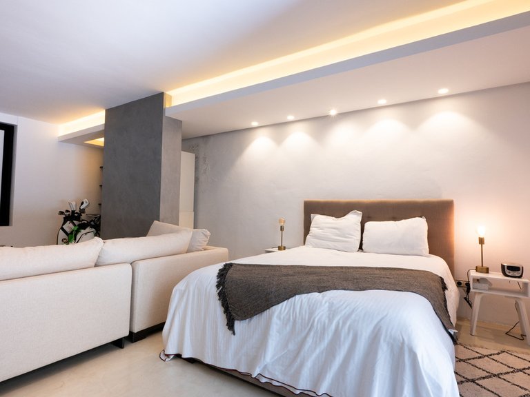 Villa for Sale in The Golden Mile, Malaga 15
