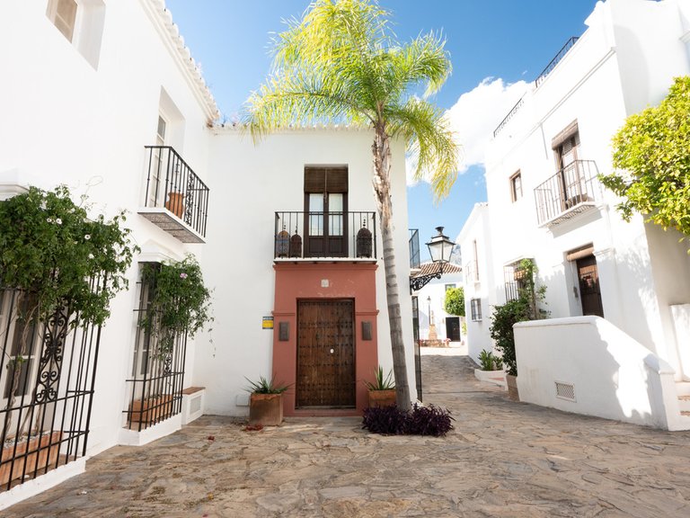 Villa for Sale in The Golden Mile, Malaga 17