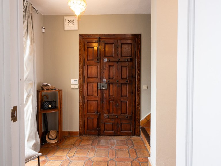 Villa for Sale in The Golden Mile, Malaga 2