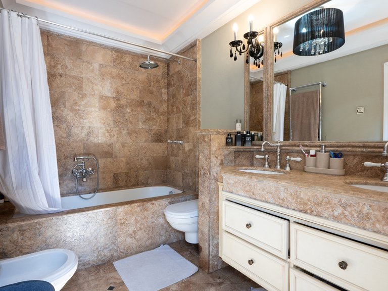 Villa for Sale in The Golden Mile, Malaga 24