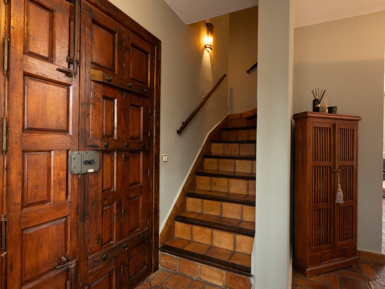 Villa for Sale in The Golden Mile, Malaga 3