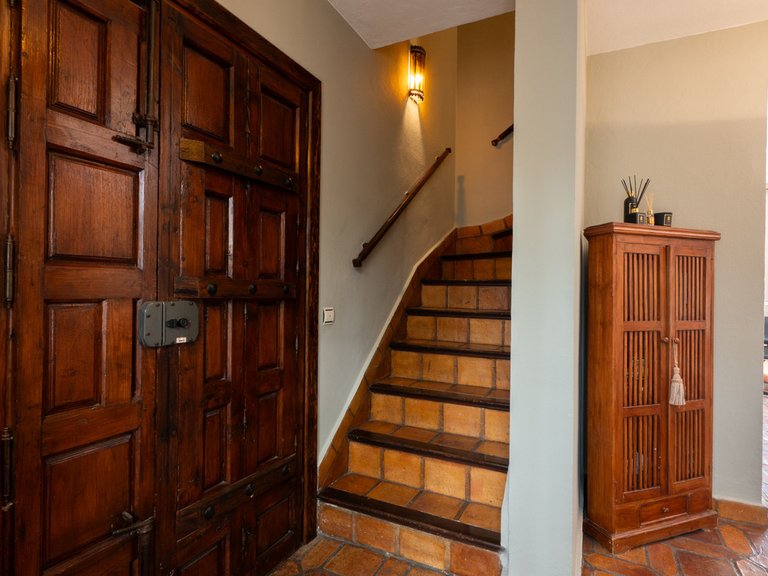 Villa for Sale in The Golden Mile, Malaga 4