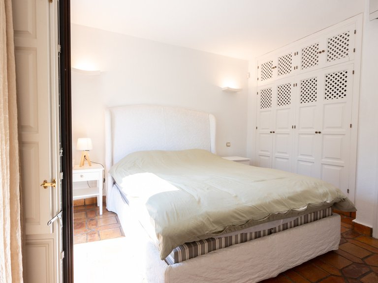 Villa for Sale in The Golden Mile, Malaga 9