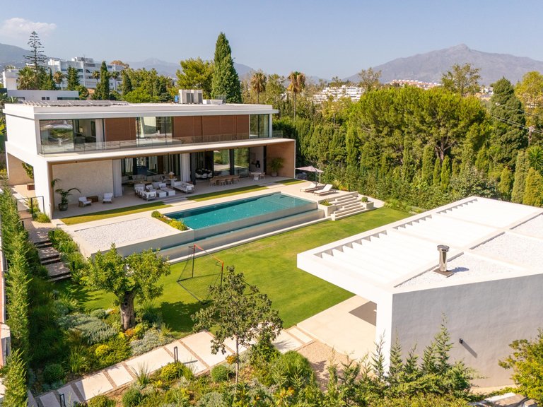 Villa for Sale in Guadalmina Alta, Malaga 1